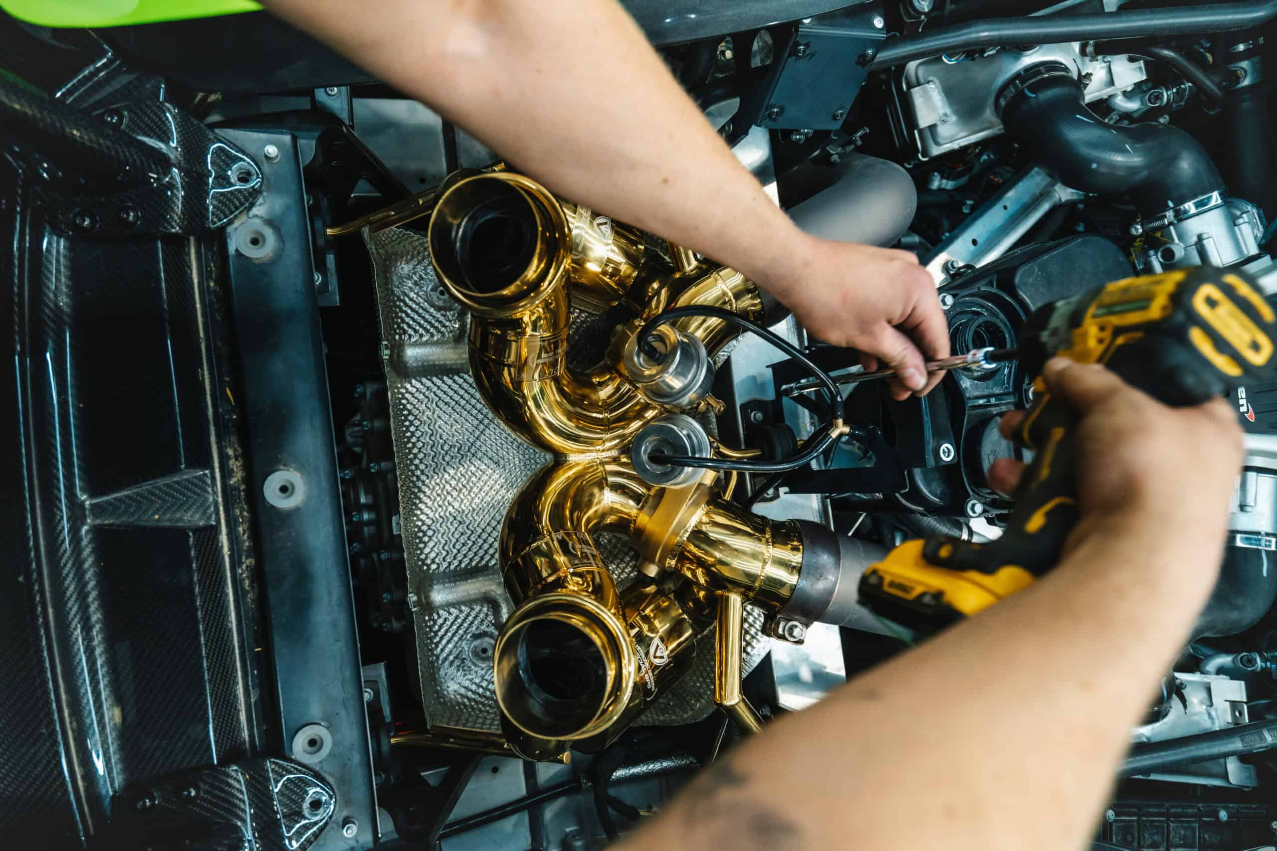 Echelon Autosports team working on a build